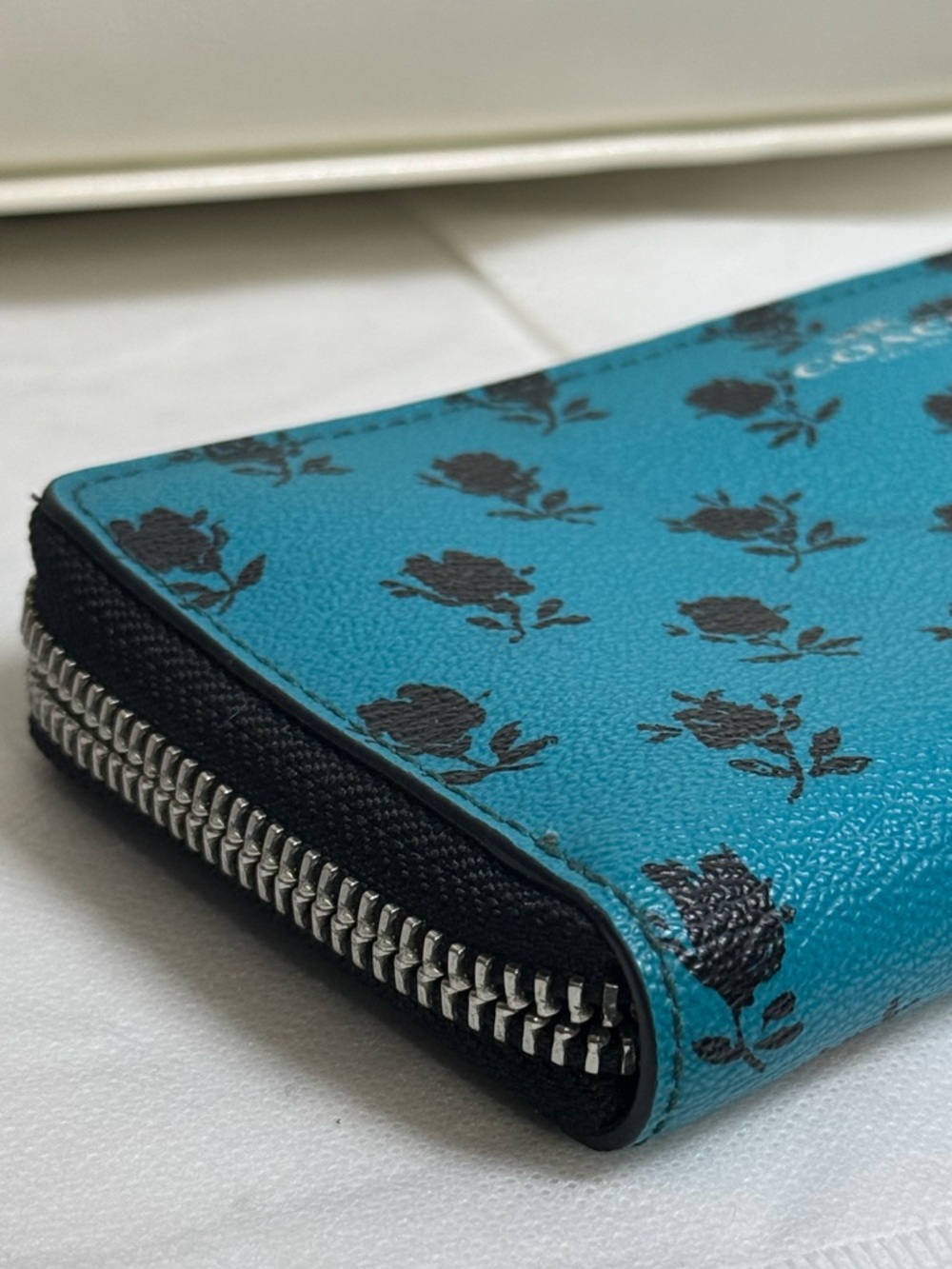 Coach Badlands Beauty and The Beast Zip-Around Wallet with Black Rose Motif EUC - Picture 11 of 12
